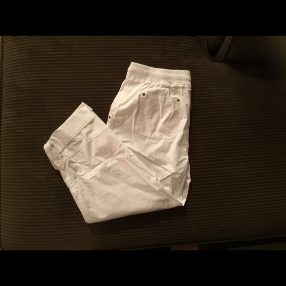 NWT Women’s Straight Leg Stretch Capris. Size 6 - Picture 3 of 8